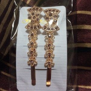 Fashionable flower Bobby pins